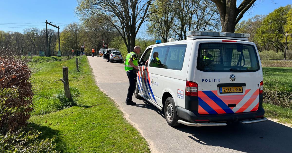 Treinverkeer tussen Deventer en Olst uren stilgelegd na aanrijding.
