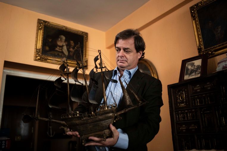 Felipe Colón de Carvajal met een replica van de Santa María, het vlaggenschip waarmee Columbus in 1492 Amerika bereikte. Beeld Cesar Dezfuli