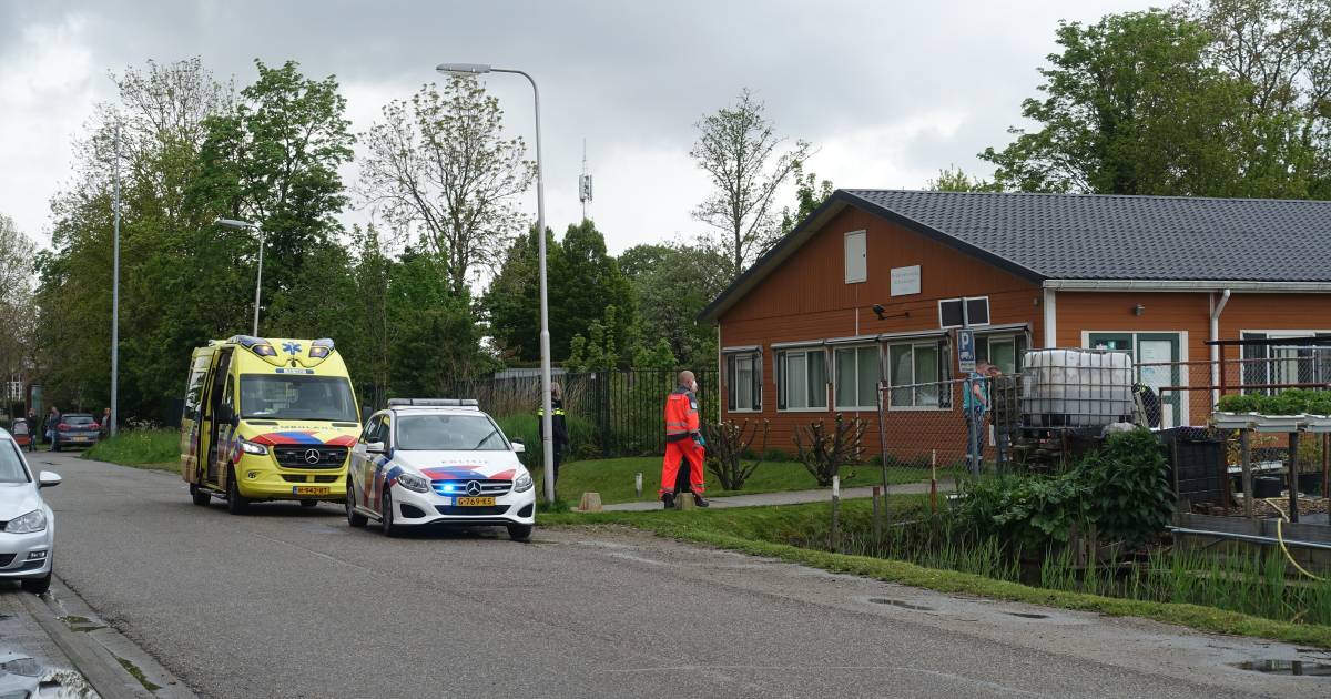 Persoon raakt zwaargewond op volkstuinencomplex in Zevenhuizen, traumahelikopter rukt uit.