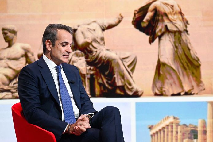 De Griekse premier Kyriakos Mitsotakis tijdens een interview met de 'BBC' waarin hij de situatie rond de beelden beschreef als “het doormidden snijden van de Mona Lisa”.