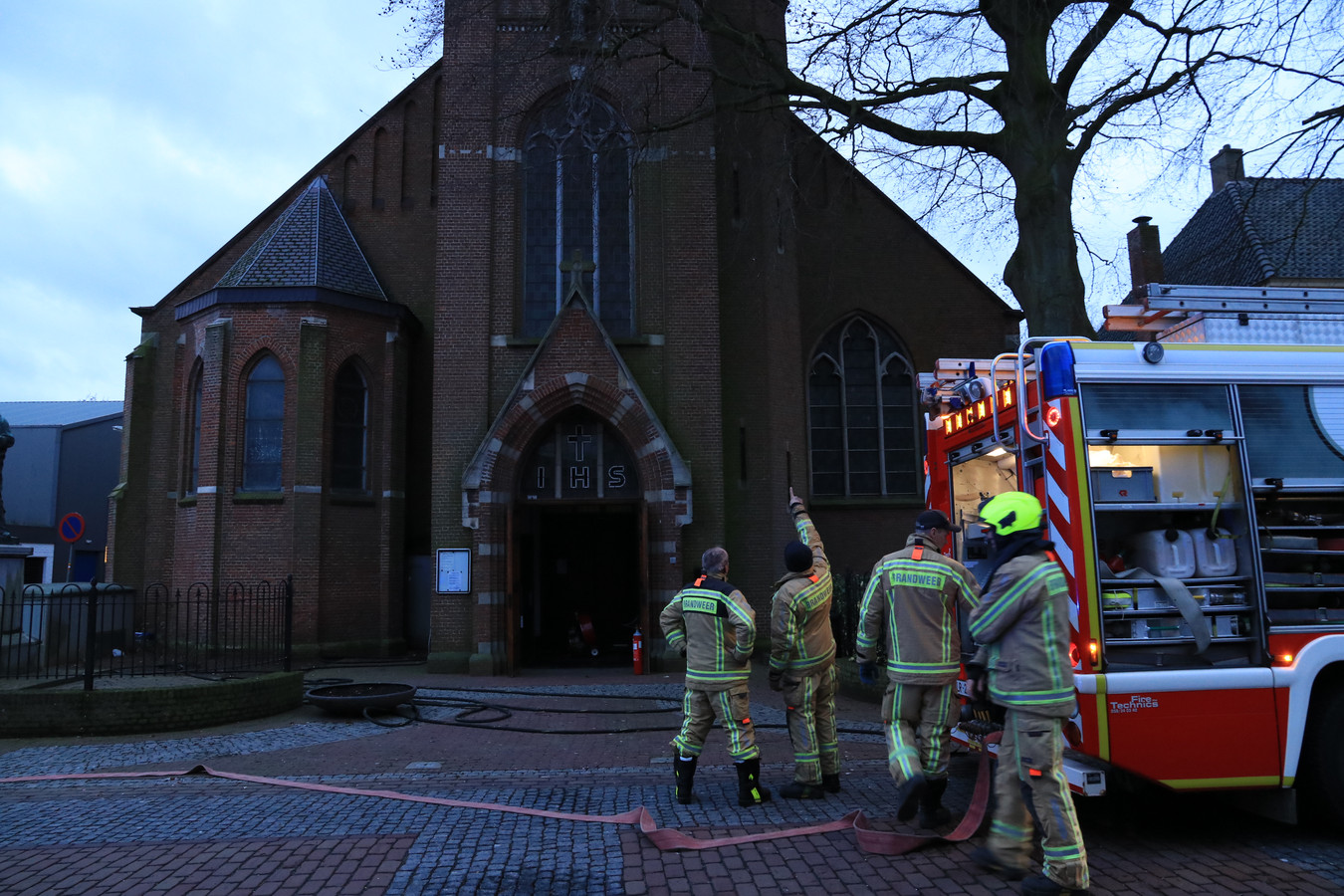 De brandweer van de post Kieldrecht bluste over de grens in het kerkje van Nieuw-Namen.