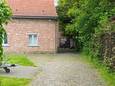 De garage achter het huis ging volledig in de vlammen op aan Uilenberg in Herenthout