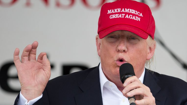 De mogelijke verkiezing van Donald Trump tot president van de VS zou het land in een ernstige recessie storten, stelt topeconoom Larry Summers. Beeld AP