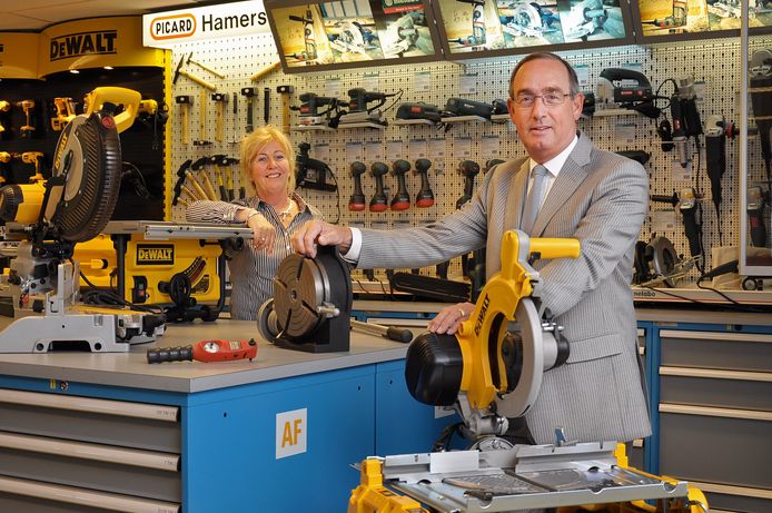 Ruud en Kitty van Eldik in 2010, in de enorme gereedschappenopslag van hun bedrijf Magema.
