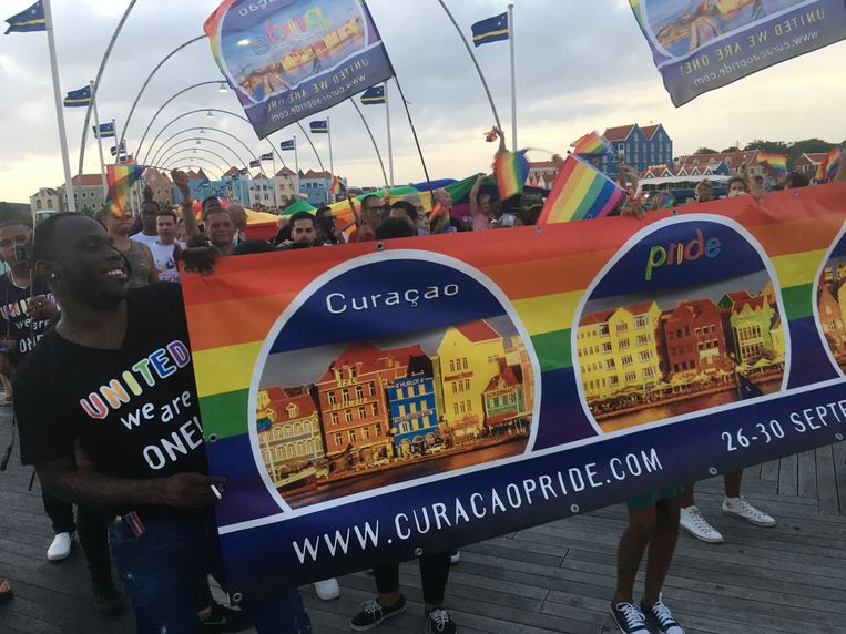 Het begin van de jaarlijkse week van de Curacao Pride op Curaçao. Beeld Kees Broere