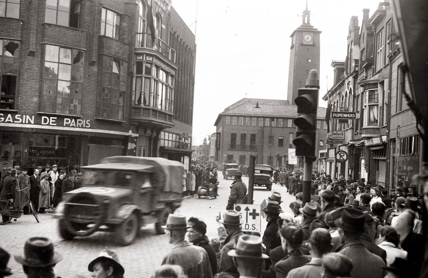 Bevrijding van Enschede, geallieerden in de binnenstad.