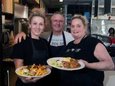 Deventer snackbarhouders Freddie (57) en Erna (61): 'Een romantisch diner? Dat lukt bijna nooit'