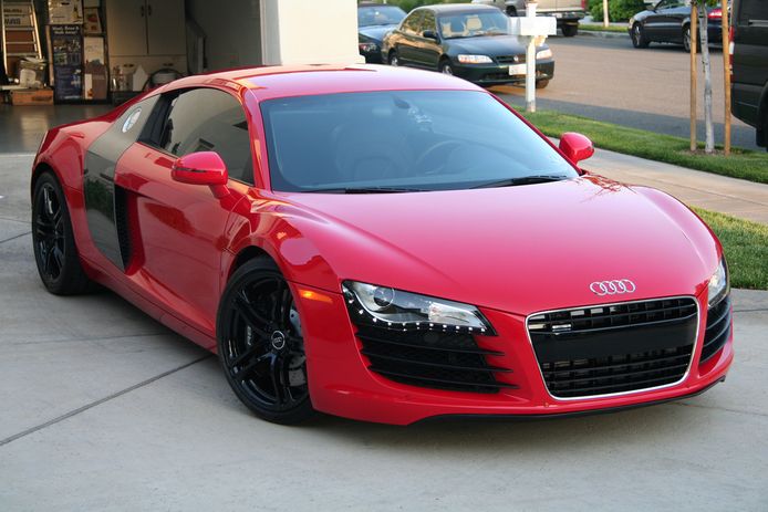 Audi R8.