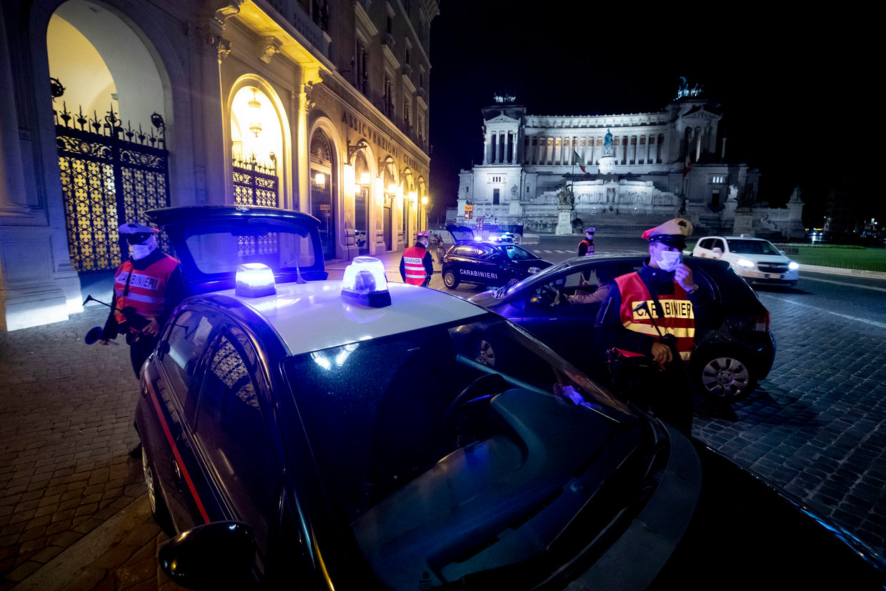 Carabineri op patrouille. Dit is geen beeld van de betreffende arrestatie. Beeld EPA