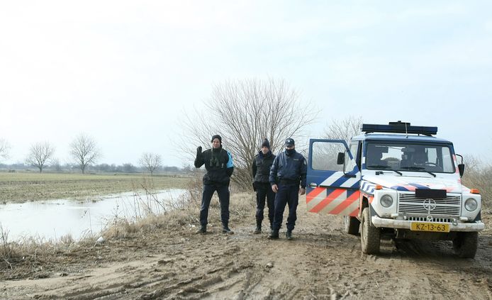 Honderden migranten bereiken Griekenland via grensrivier Evros | Buitenland | hln.be