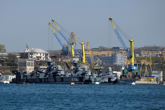 Russische schepen in een van de baaien van Sebastopol op archiefbeeld van maart 2014.