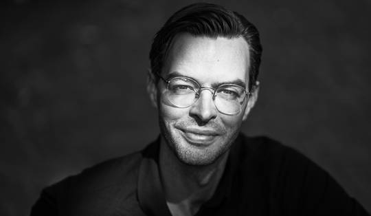 Tex de Wit is hoofdschrijver van ‘Lubach’: ‘Ik ben acht uur per dag aan het schrijven om vervolgens te zien hoe Arjen het opvoert, dat is prima zo’
