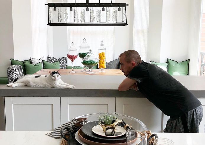 Frankie Muniz en zijn kat.