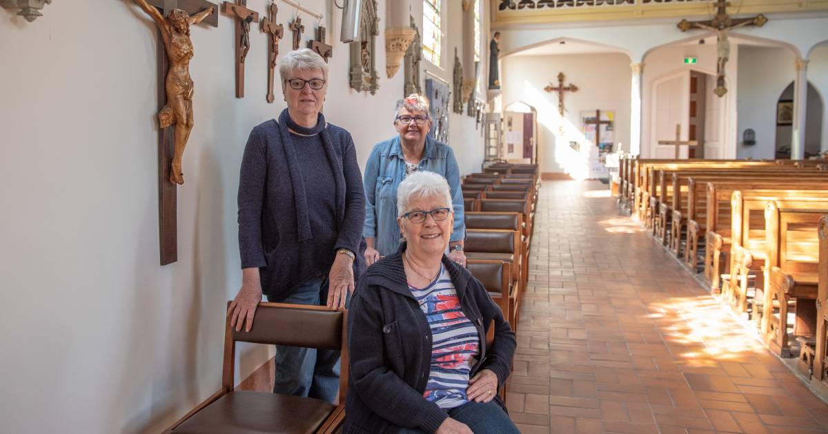 Katholieke kerk in Ovezande hangt voor even vol met kruisbeelden