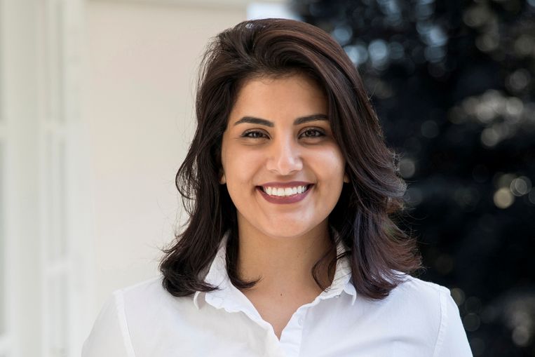 De Saoedische Loujain al-Hathloul voordat ze werd opgesloten en gemarteld in de gevangenis, omdat ze bepleitte dat vrouwen ook mogen autorijden. Beeld REUTERS