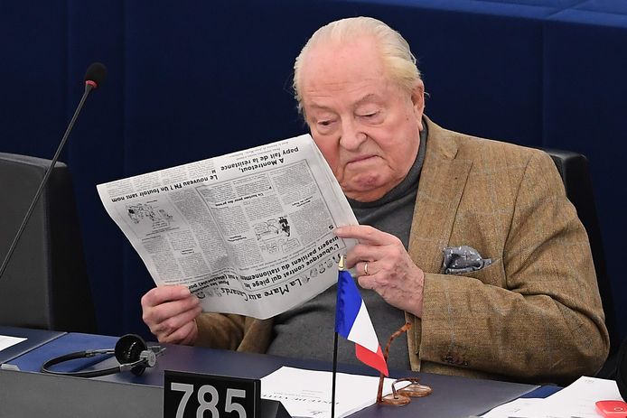Le Pen zou gemeenschapsgeld gebruikt hebben om fictieve medewerkers aan te werven in het Europees Parlement.