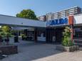 De Aldi in winkelcentrum De Gagel is op 30 juni voor het laatst open. ,,Er wonen veel oude mensen in de buurt, die komen graag hier boodschappen doen. Waar moeten zij straks heen?”, zegt een vaste klant.