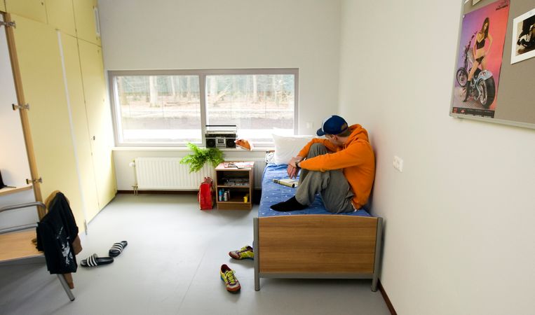 Een man in een ggz-instelling voor mensen met meervoudige, complexe en langdurende psychiatrische problemen. Beeld 