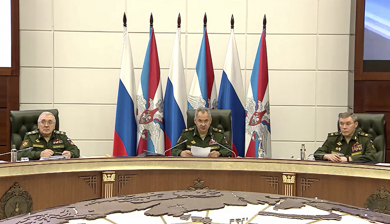 Le vice-ministre russe de la Défense, Ruslan Tsalikov, le ministre de la Défense Sergueï Choïgou et Valeri Guerassimov, chef de l'État-major des forces armées