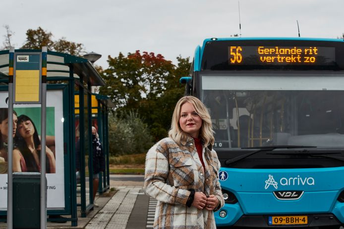 Amber Veldhuis wil niet dat buslijn 56 verdwijnt. Ze is een petitie begonnen die inmiddels ruim 2900 keer is ondertekend.