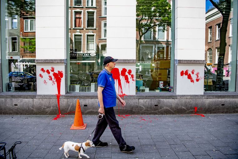 Het Witte de With Centrum voor Hedendaagse Kunst werd twee weken geleden besmeurd met rode verf. Beeld ANP