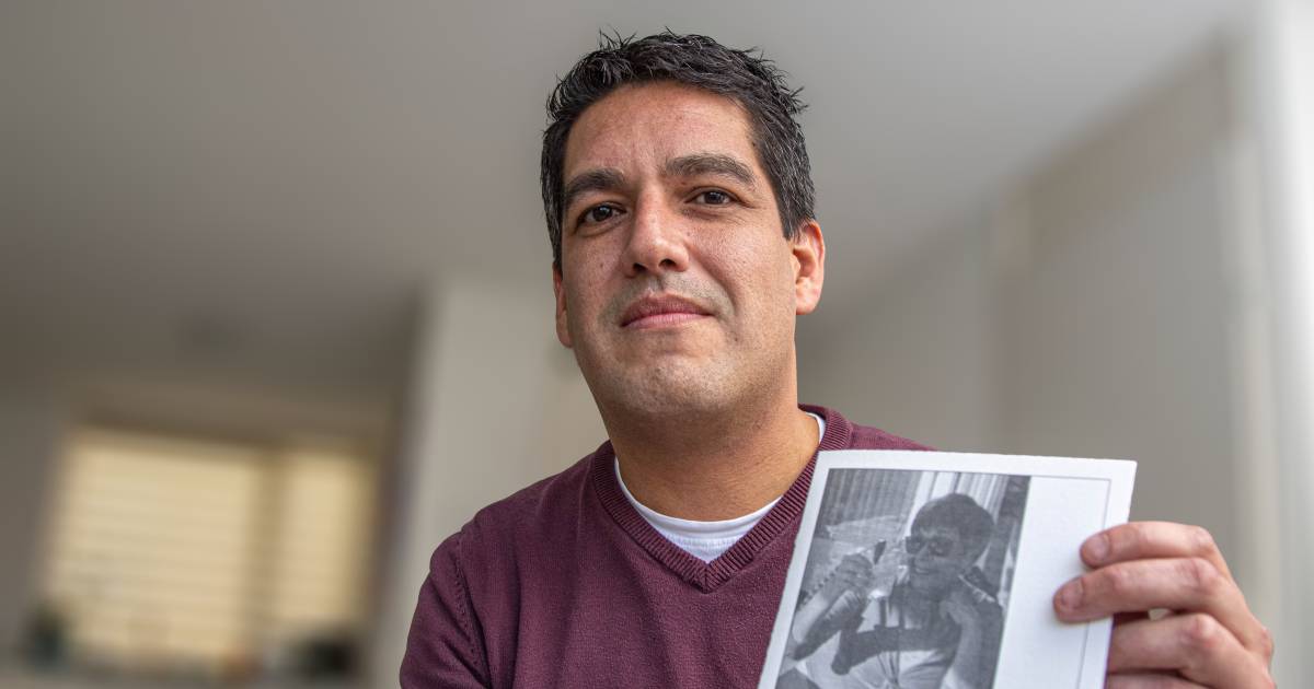 Pepe steekt op deze rouwfoto zijn middelvingers naar je op, als jij denkt dat corona 'een griepje' i