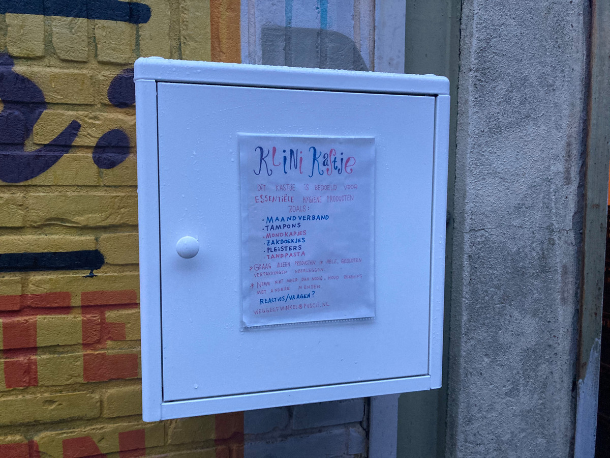Weggeefwinkel Utrecht start experiment met 'Klinikastje' voor onder andere menstruatieproducten.