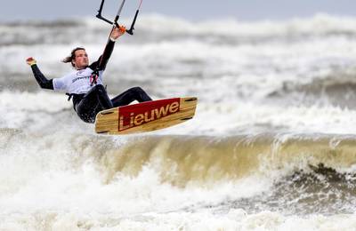 Kijk hier live naar kiteboardwedstrijd in Zandvoort