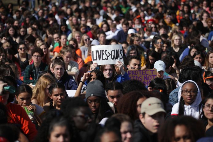 Na de schietpartij organiseerden scholieren massale protesten tegen het vuurwapengeweld in de VS.