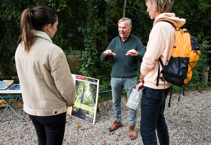 Ton Cornelissen op campagne tijdens de Boom van het Jaar -verkiezing op landgoed Amelisweerd. ,,Ik ben een echt natuurmens.’’