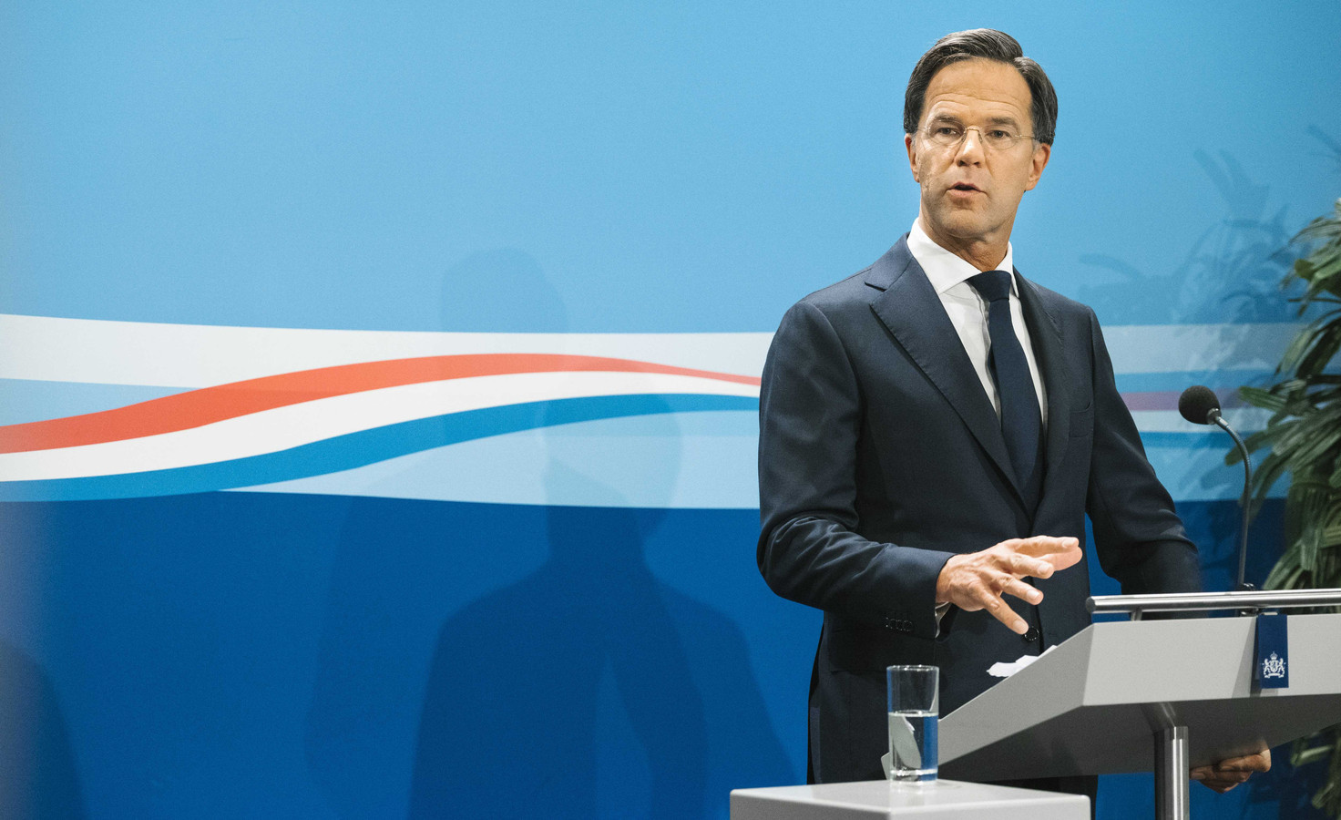 Grote zorgen bij Rutte: 'Corona is bezig aan comeback' | Foto | AD.nl