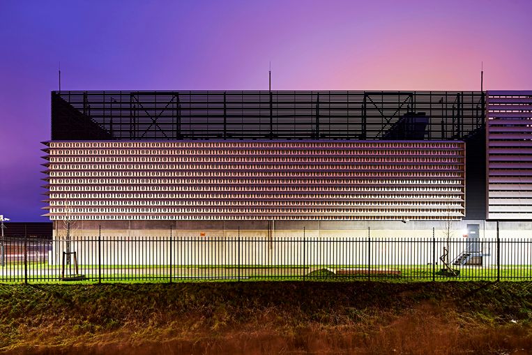 Interxion AMS8, Rozenburg Beeld Niels Schrader, Roel Backaert
