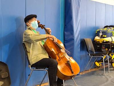 Yo-Yo Ma improvise un concert après son vaccin