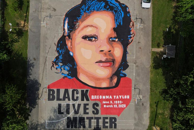Un devastante rapporto della polizia di Louisville sulla scia della morte di Breonna Taylor