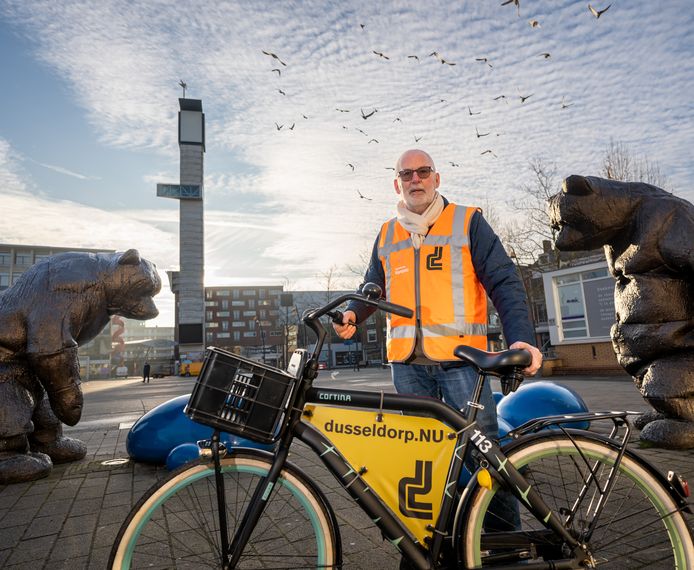 Een vraag, een klacht of een opmerking: Wim de Lang van Dusseldorp is het aanspreekpunt voor alle werkzaamheden op en rond de Markt. „Verbouwingen geven overlast. Daar kun je niet omheen. Uitgangspunt is dat winkels en ondernemingen te allen tijde bereikbaar blijven.”