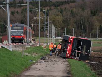 Zestien gewonden bij dubbele treinontsporing in Zwitserland