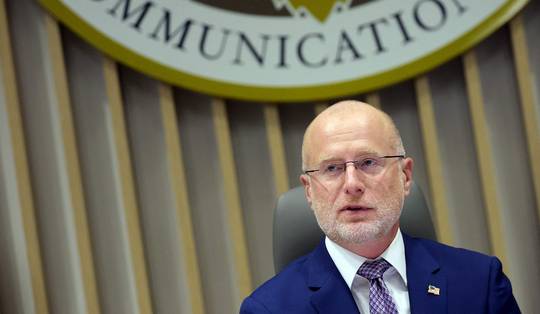 ‘Staan niet meer op rand van totalitaire overname, maar zitten er midden in’: kritiek op mediawaakhond VS die positiever nieuws over oorlog wil