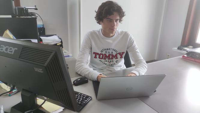 Student Alexander (19) wil met eigen bedrijfje digitale kloof dichten: “In elke generatie of klasse is er hulp nodig”