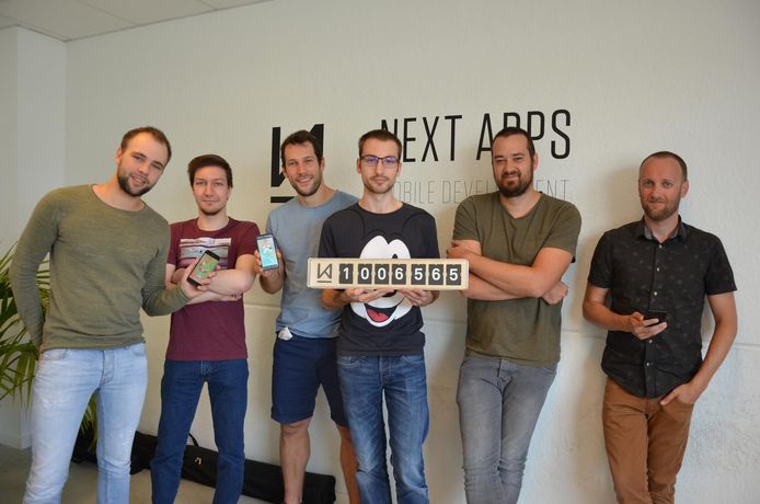 Brad, Sander, Louis, Christophe en Wim van Next Apps bereikten meer dan 1 miljoen gebruikers van Apple met hun app Colorcube.