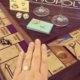 Man doet huwelijksaanzoek met Monopoly-bord