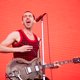 Meer dan een man met okselhaar en een gitaar moet je niet maken van Miles Kane op Rock Werchter