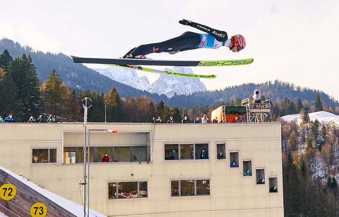 De mooiste plaatjes van het schansspringen in Garmisch-Partenkirchen ...