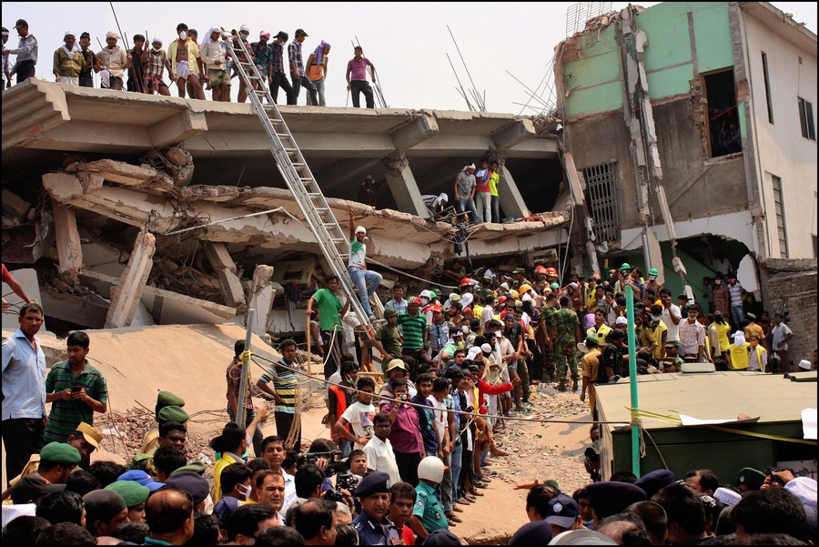 Le 24 avril 2013, l'immeuble de neuf étages du Rana Plaza dans la banlieue de la capitale s'est effondré, faisant 1.135 morts