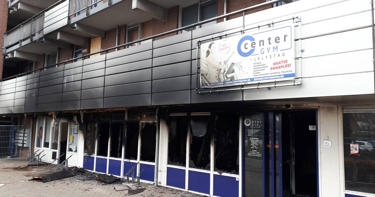 Sportschool verwoest bij brand in Lelystad-Haven