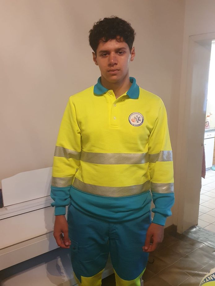 Ismaël als ambulance-medewerker in spe.