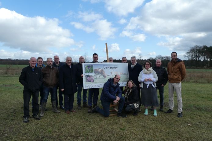 De groep die betrokken is bij de nieuwe plannen voor duurzame landbouw in de Margriet op Haarense pachtgronden.