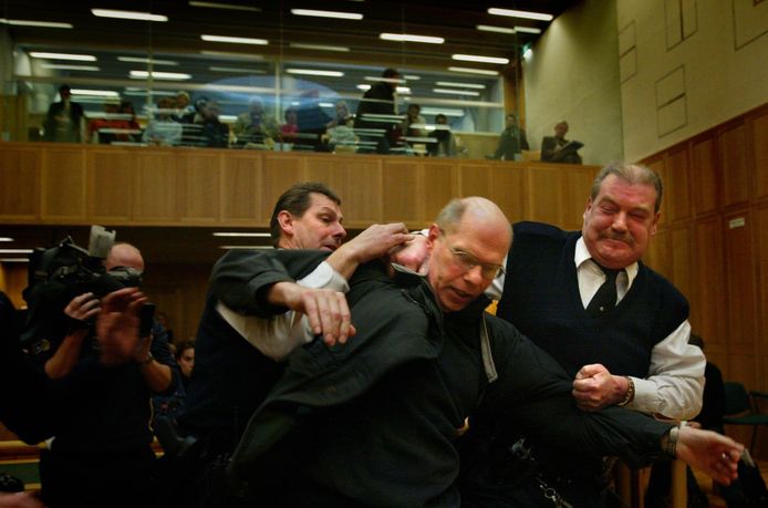 Ernest Louwes verzet zich in 2004 in het gerechtshof, na de uitspraak.