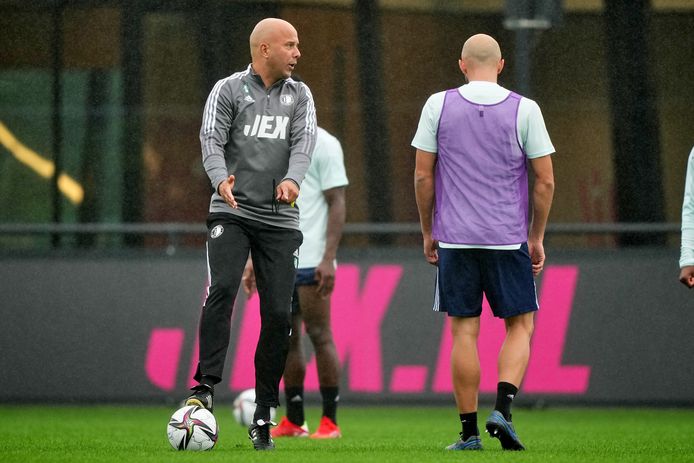 Arne Slot en Gernot Trauner.