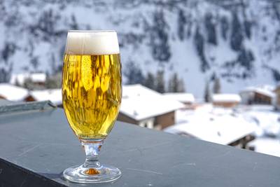 Belg valt 15-jarige aan met gebroken bierglas tijdens après-ski in Oostenrijk
