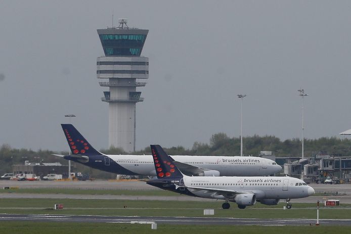 Twee  Brussels Airlines-toestellen op thuisbasis Brussels Airport.